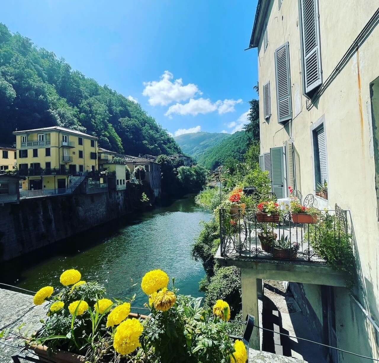 house by river in bagni di lucca