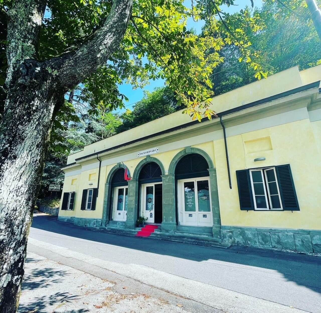 house by river in bagni di lucca