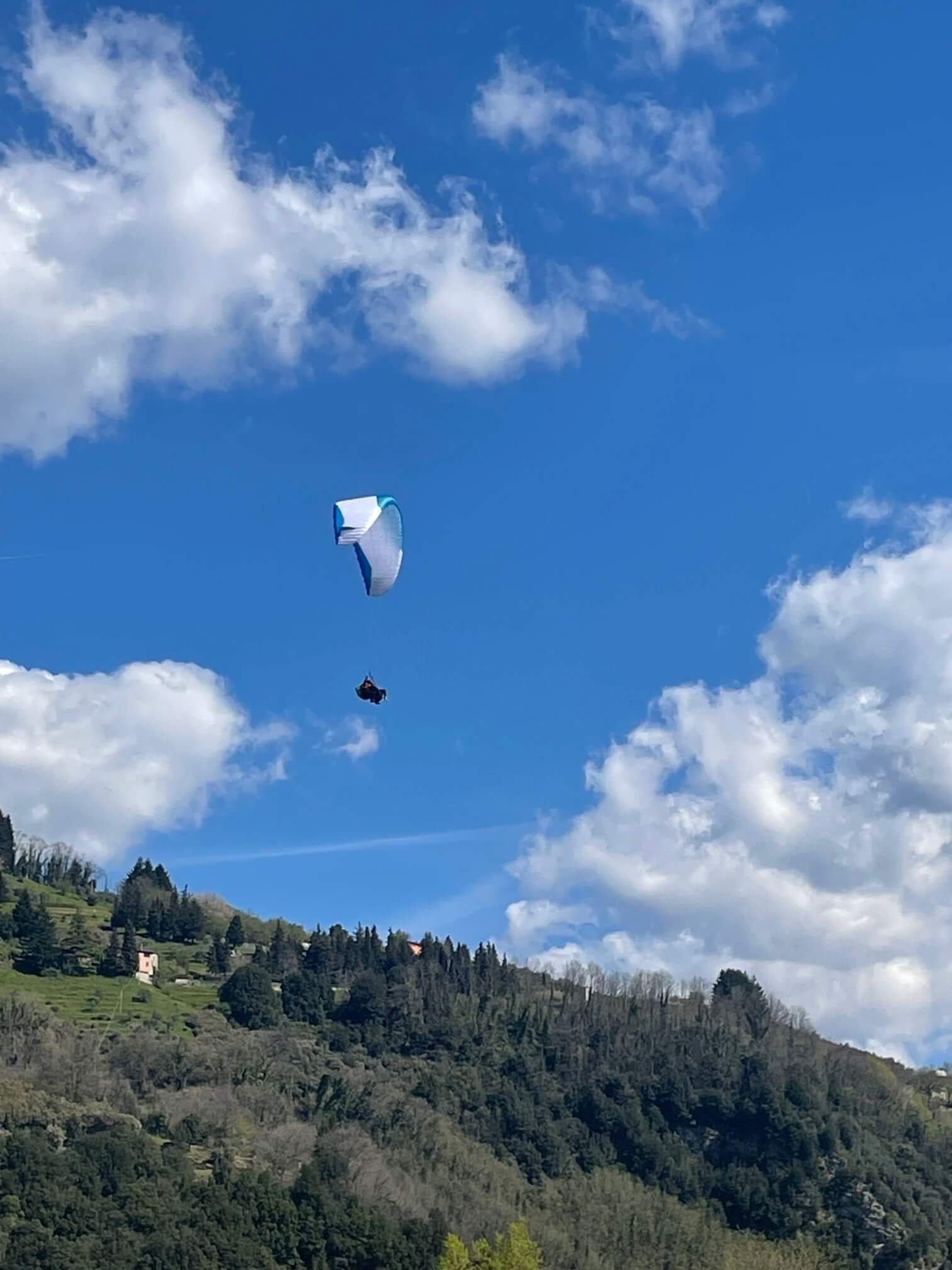 paragliding near lucca