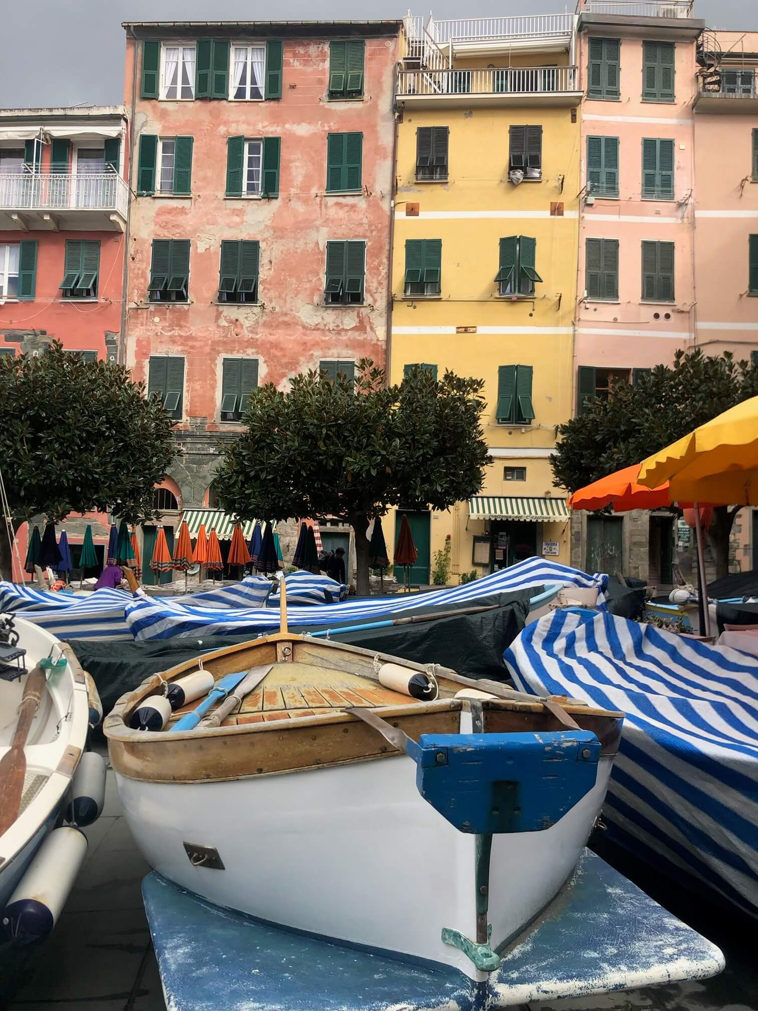 the sea in cinque terre